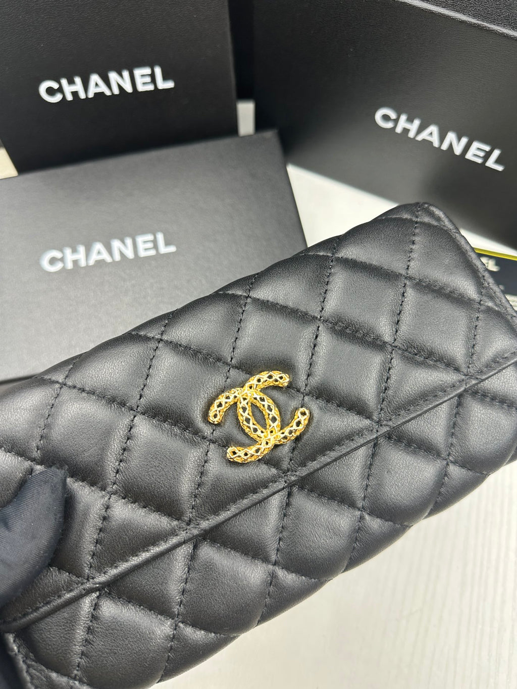 CHA A Timeless Classic Wallet For Women 0425050703