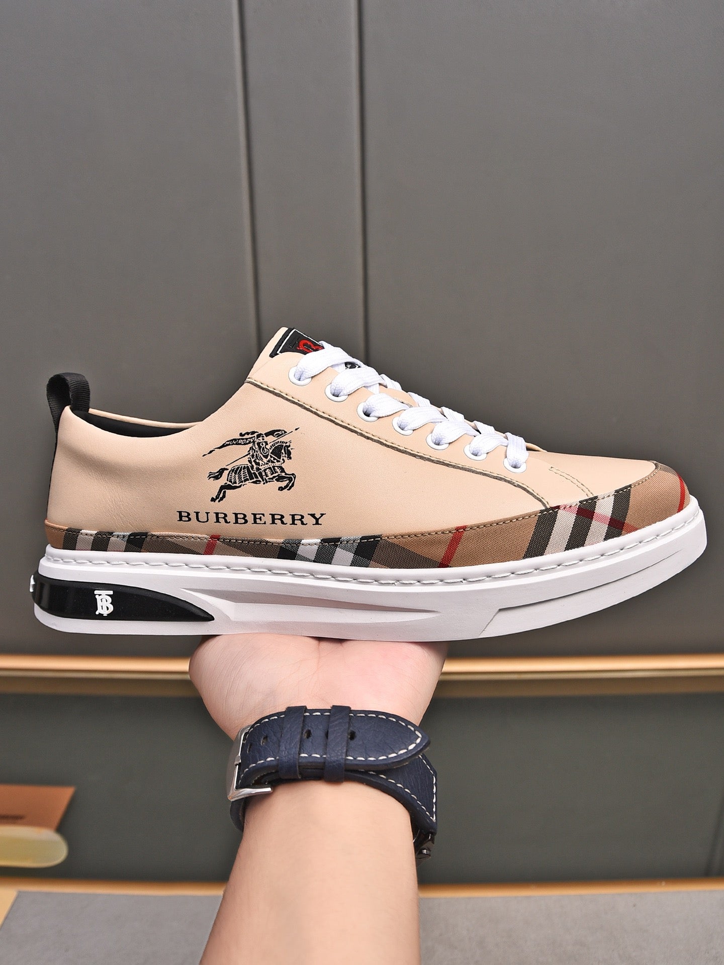 24 Luxury B Brand Casual Sneakers 0424082617