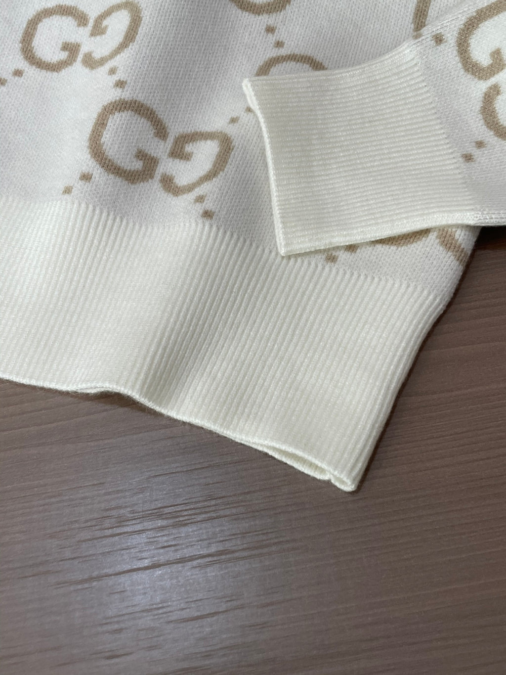 Fashion classic round neck sweater XC0425101402