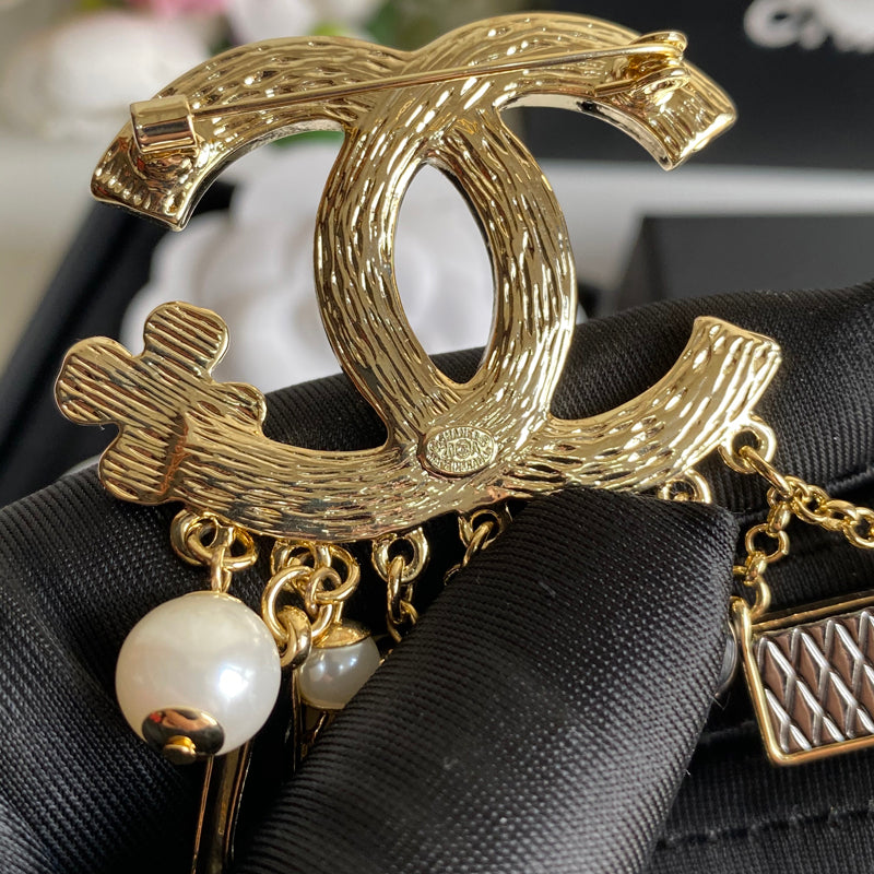 CHA New Fashion Brooch 0425022405