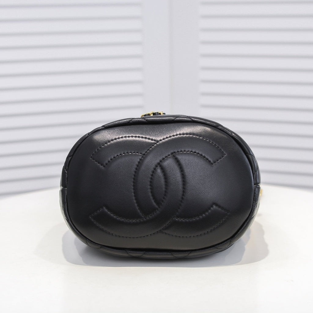 Classic Diamond Pattern Vintage Drawstring Button Bag 04250032601